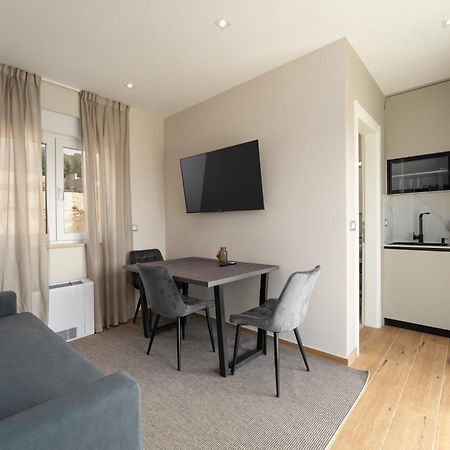 Larum Apartmens Vrsar Ngoại thất bức ảnh