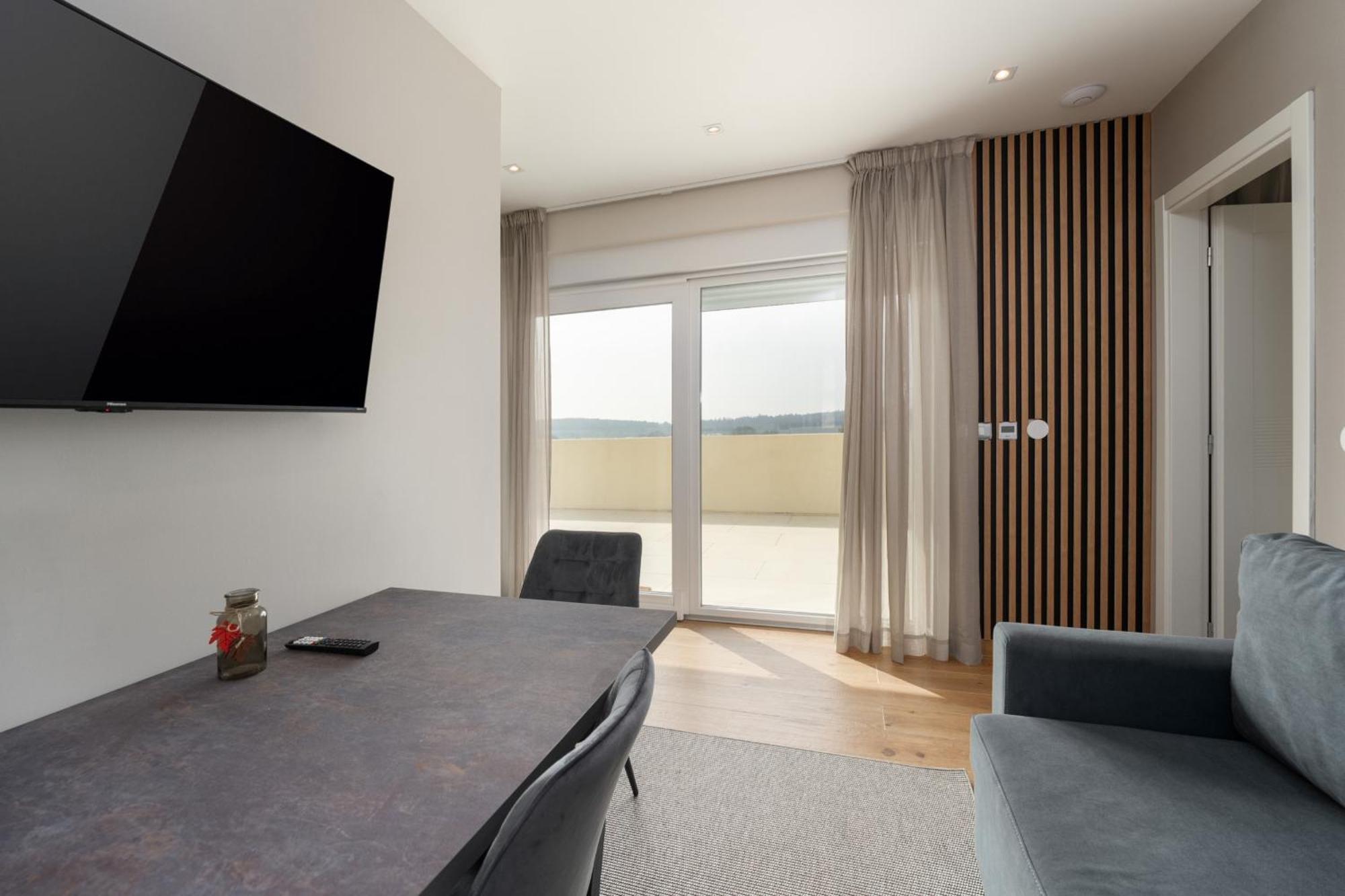 Larum Apartmens Vrsar Ngoại thất bức ảnh