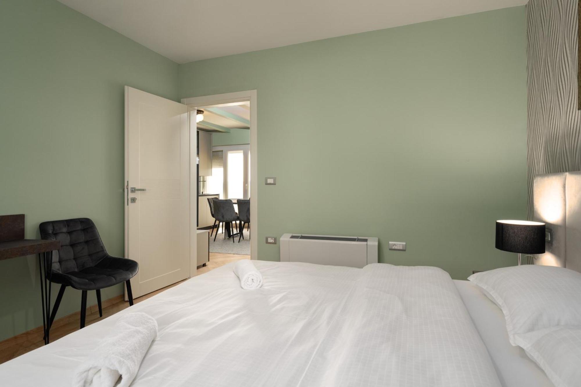 Larum Apartmens Vrsar Ngoại thất bức ảnh