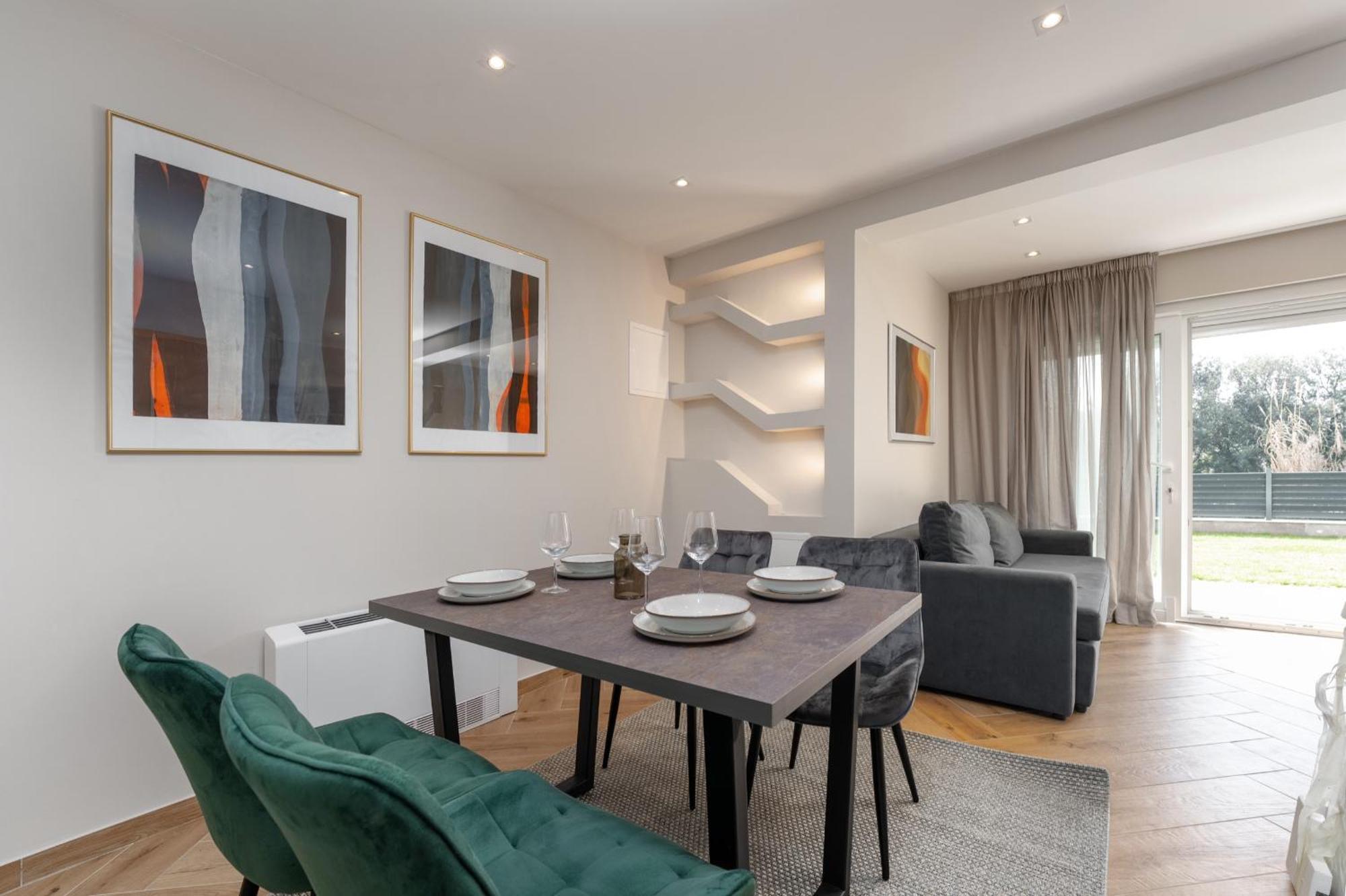 Larum Apartmens Vrsar Ngoại thất bức ảnh