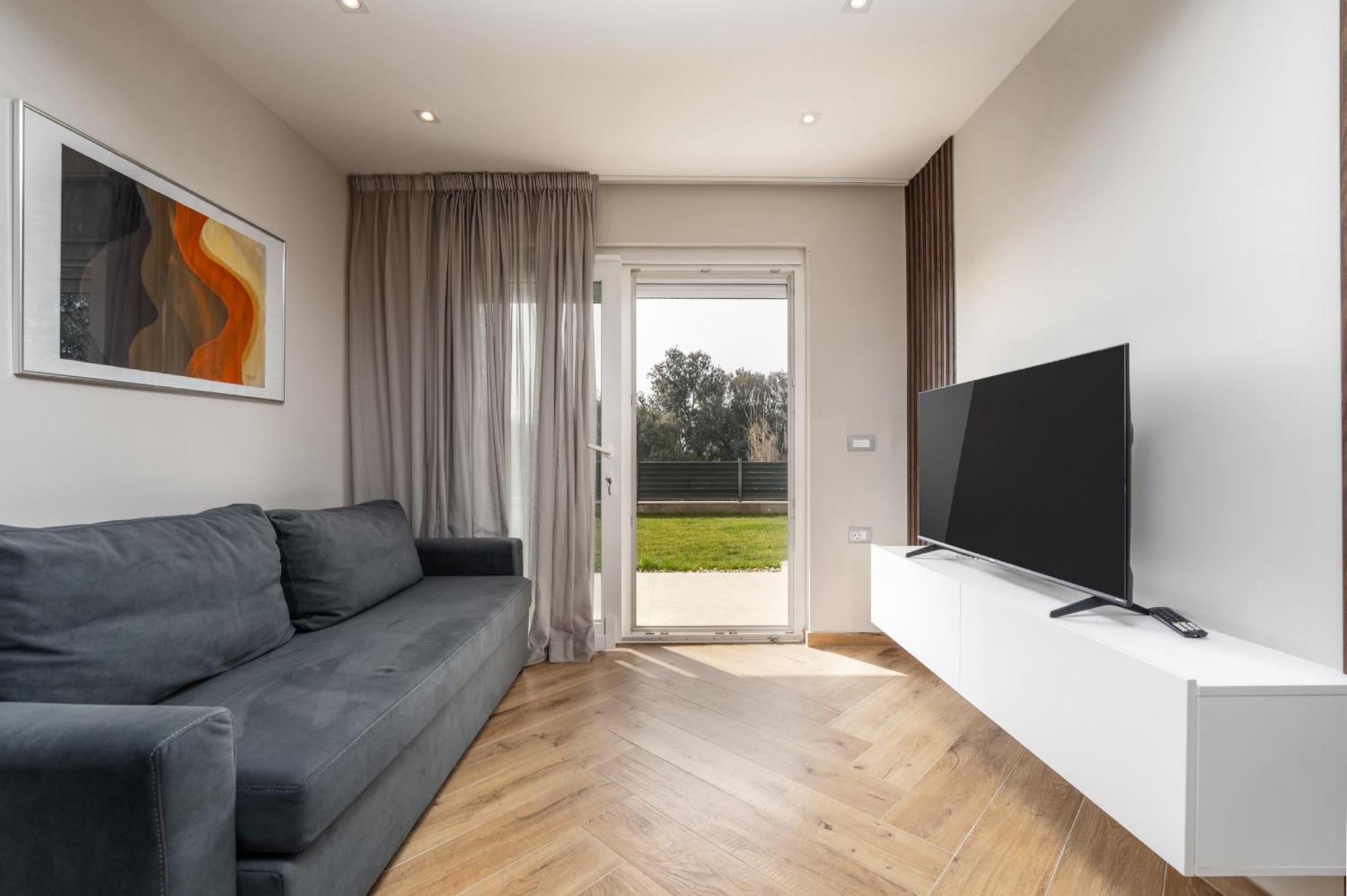 Larum Apartmens Vrsar Ngoại thất bức ảnh
