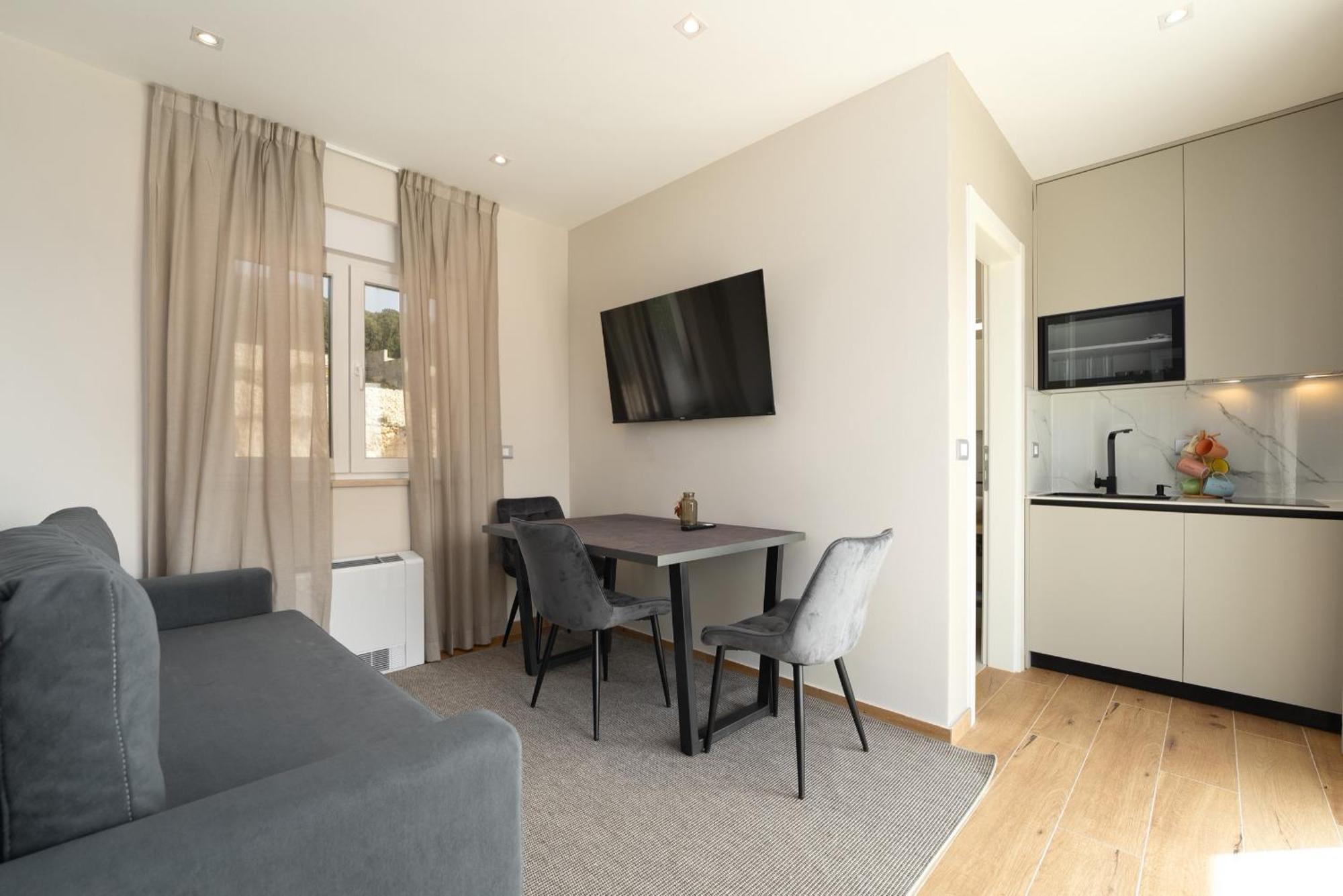 Larum Apartmens Vrsar Ngoại thất bức ảnh