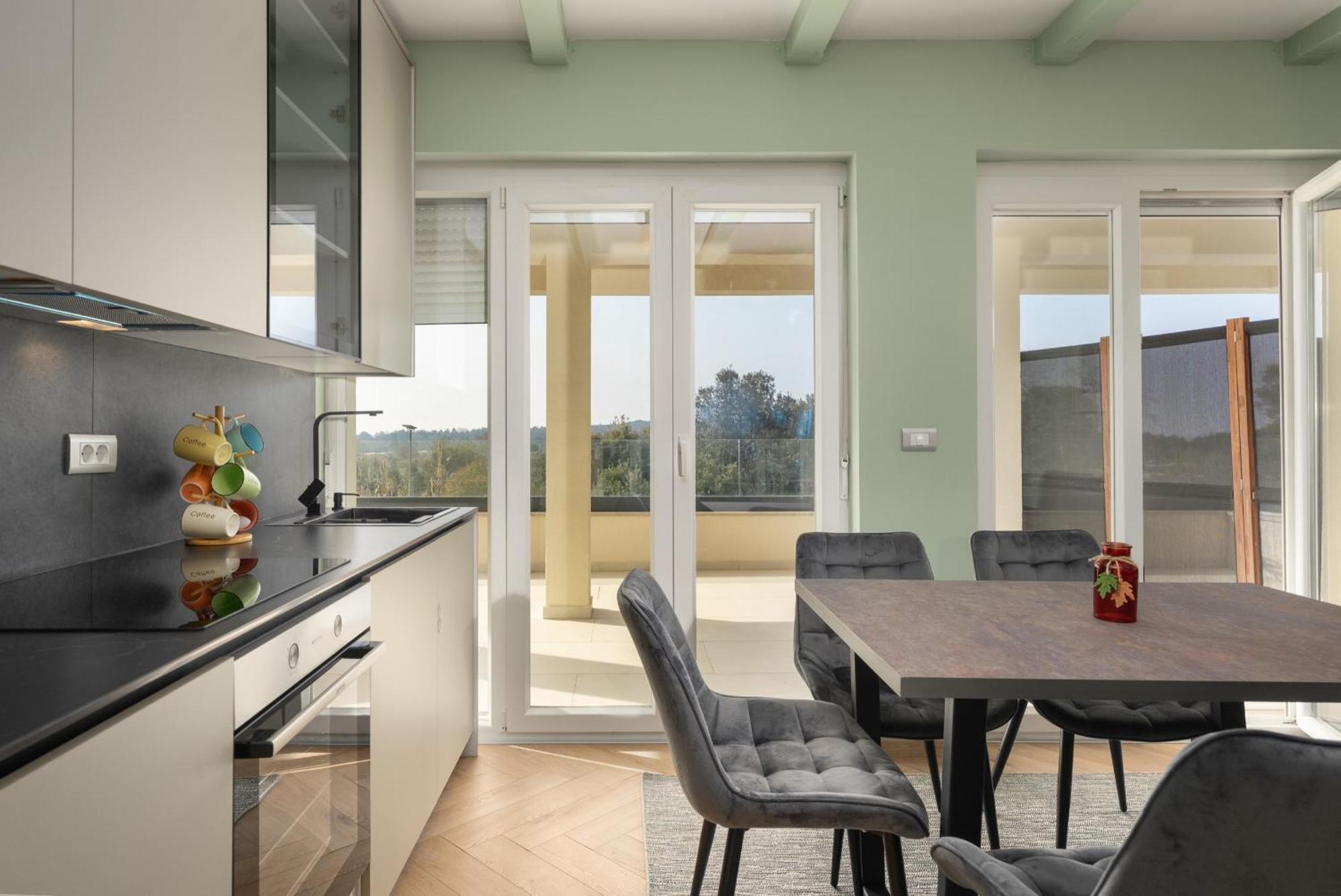 Larum Apartmens Vrsar Ngoại thất bức ảnh