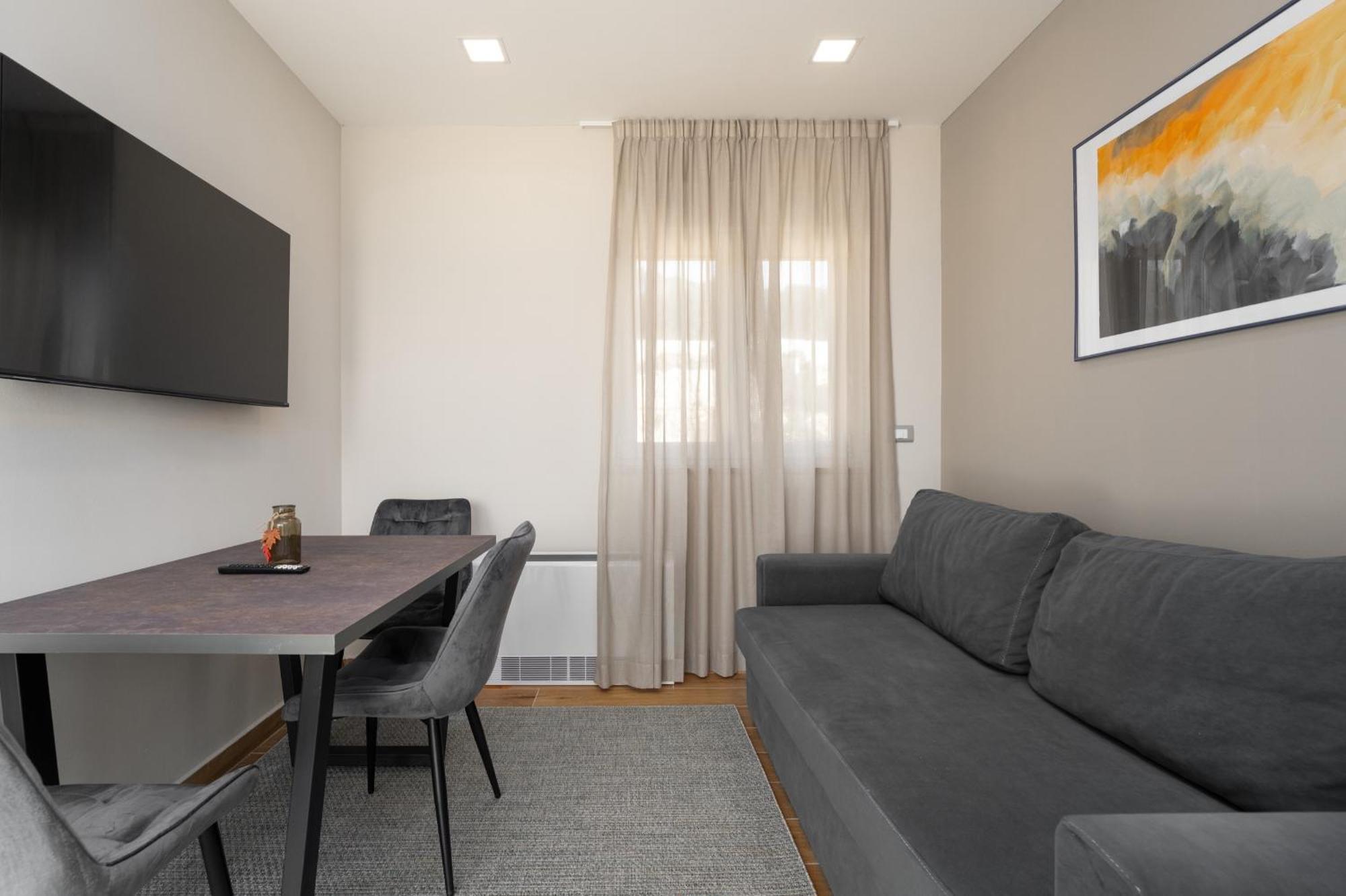 Larum Apartmens Vrsar Ngoại thất bức ảnh
