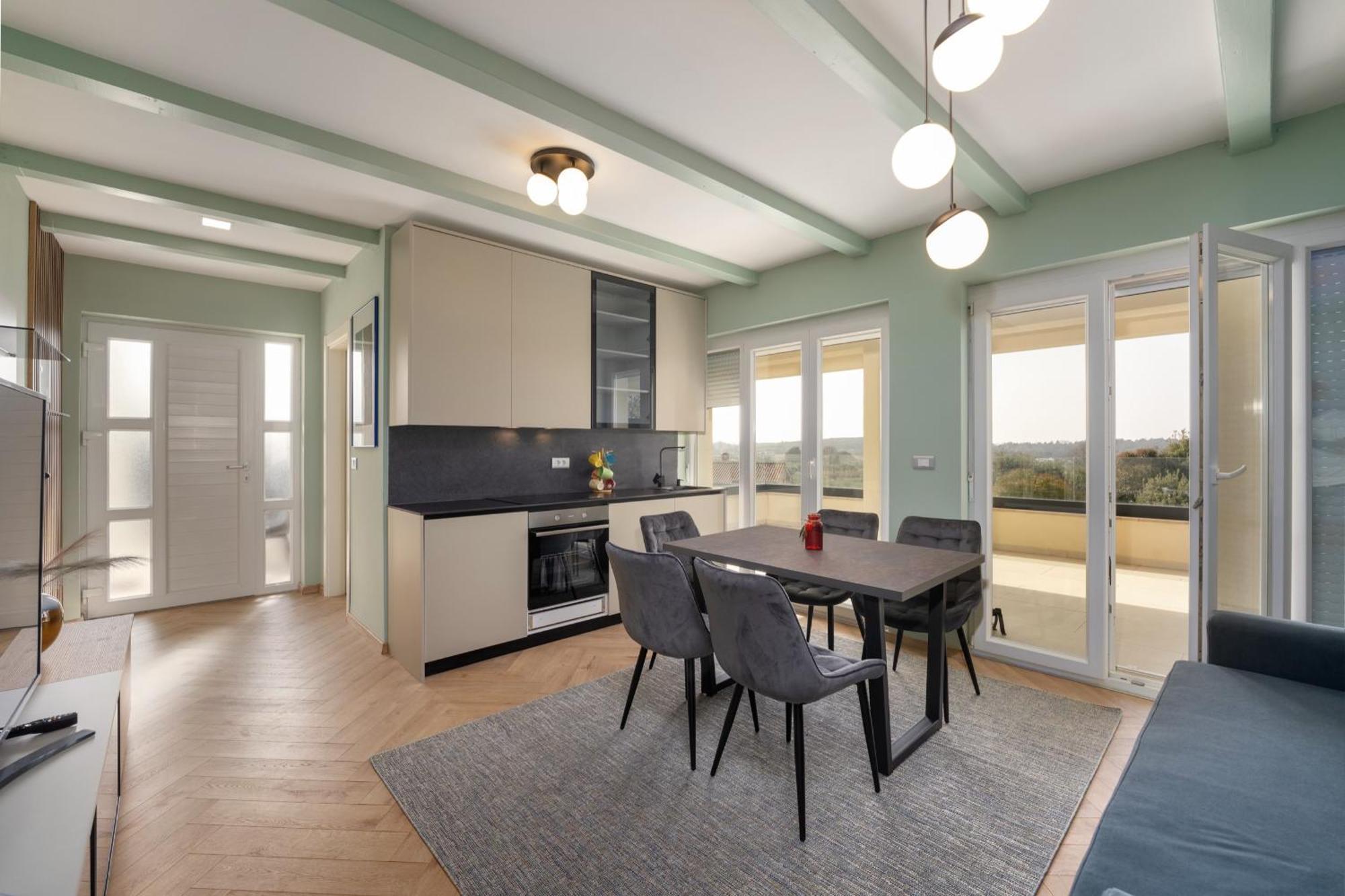 Larum Apartmens Vrsar Ngoại thất bức ảnh